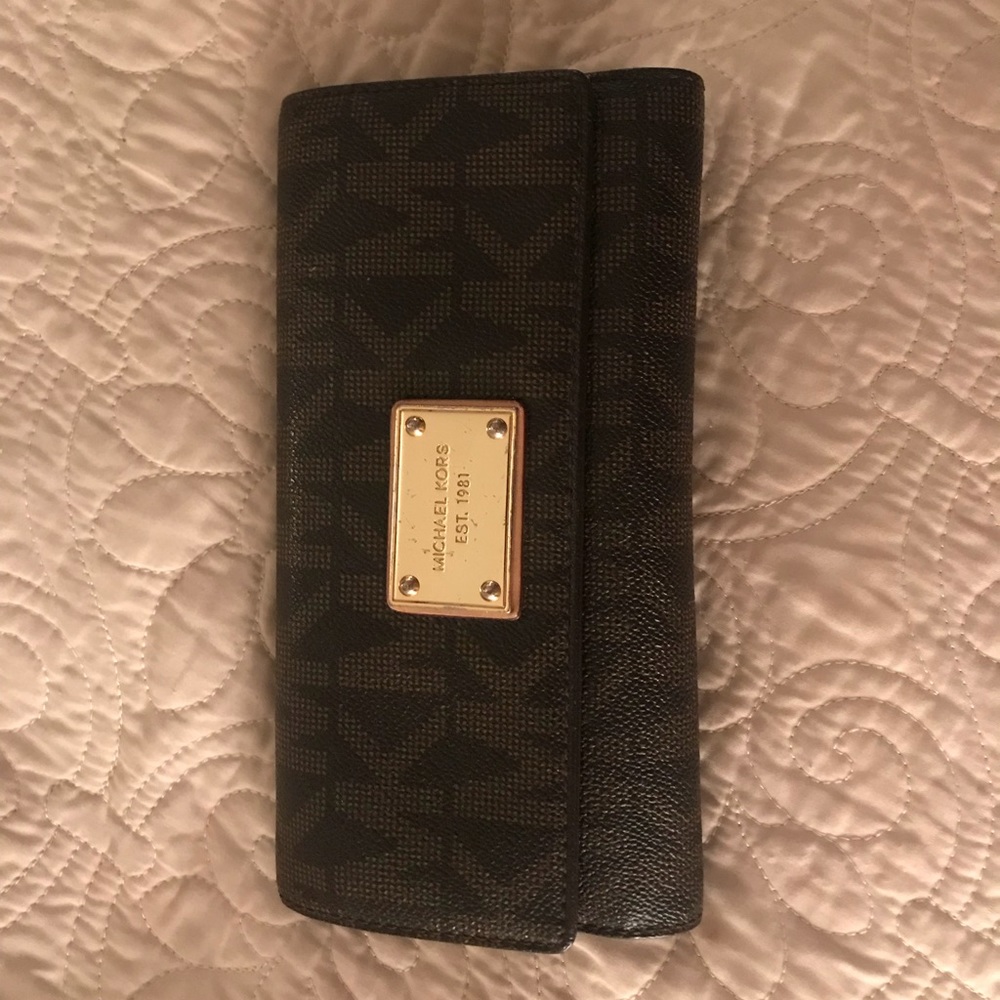 Michael Kors Logo Wallet